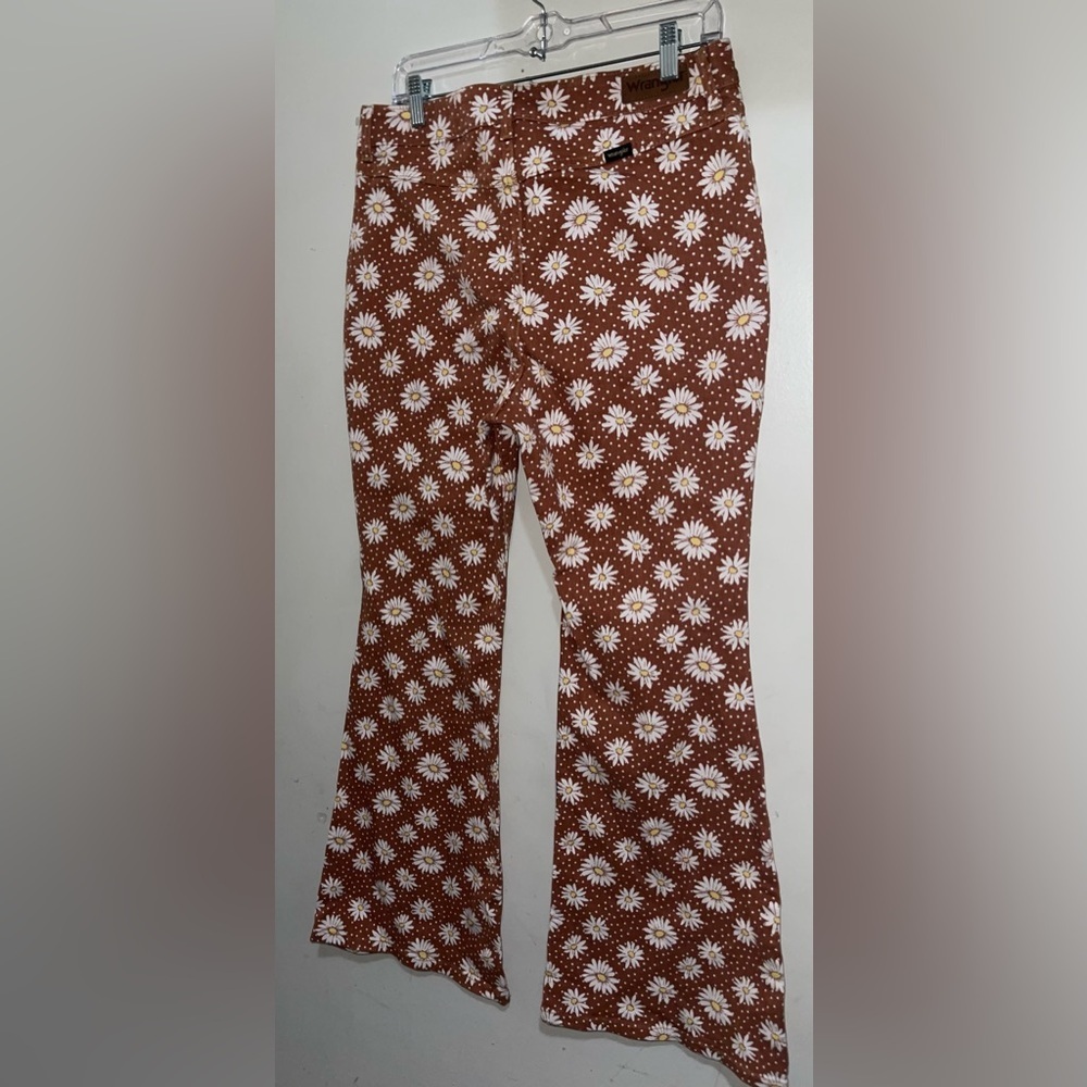 NWoT Wrangler high Rise Fierce Flare leg Daisy Print Floral Jeans - Picture 9 of 11